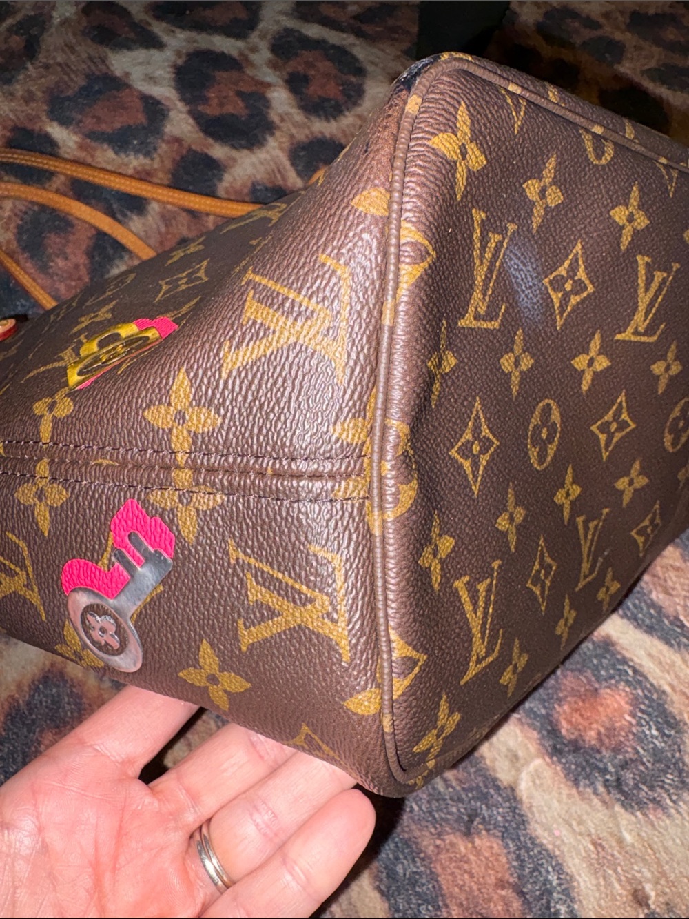 AUTH Louis Vuitton Love Lock Neverfull MM and new insert/Hot pink - Picture 9 of 14